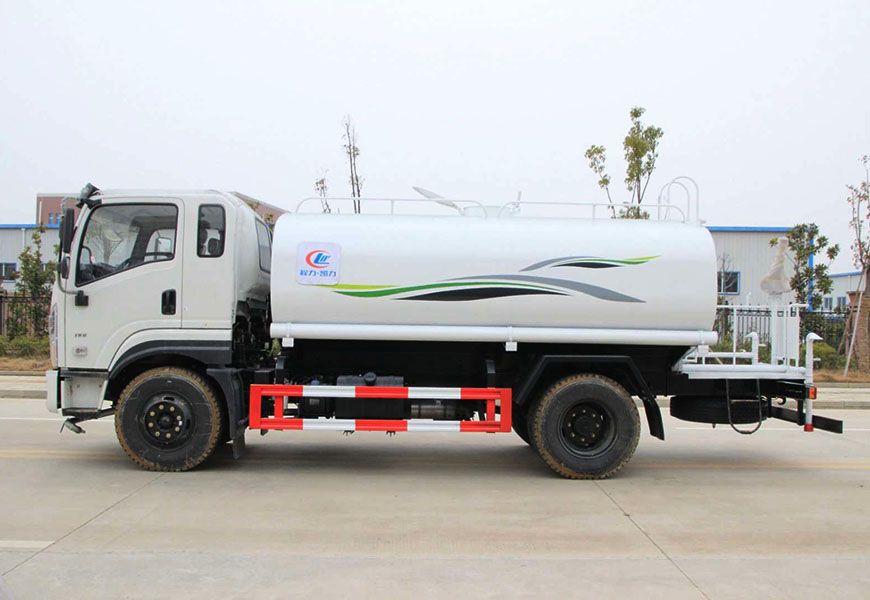 東風(fēng)專(zhuān)底D1灑水車(chē)圖片