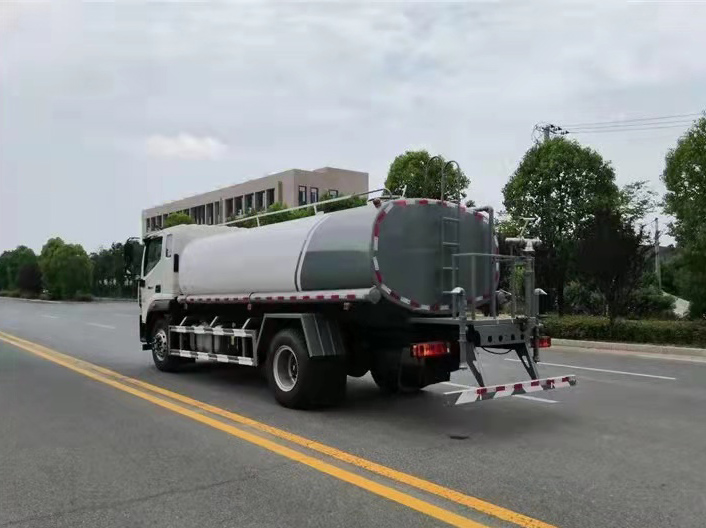 國六福田瑞沃高端12方灑水抑塵車價格優(yōu)惠